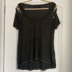 hi-lo t-shirt with shoulder cutout.